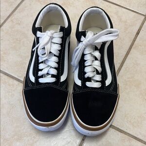Vans Black and White Low-Top Platform Sneakers Women’s 8.5